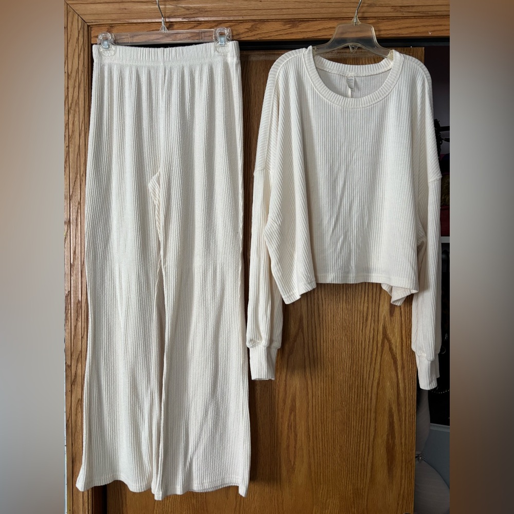 Arizona Jean Company Cream Ribbed Top and bottoms 2 sets